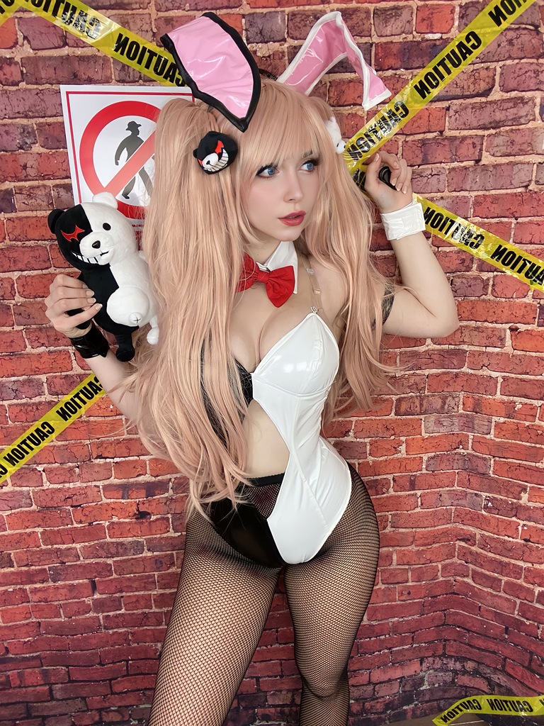 Lady Pizza Hug – Junko Enoshima Bunny Suit